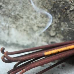 How to Choose Hypoallergenic Incense for a Safe Home Environment