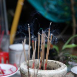 Using Incense to Create a Soothing Aromatherapy Experience at Home