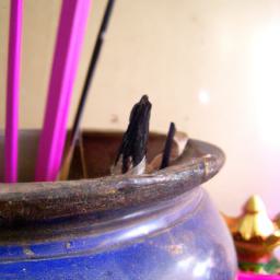 The Different Types of Incense Materials: Wood, Resin, and Herbs